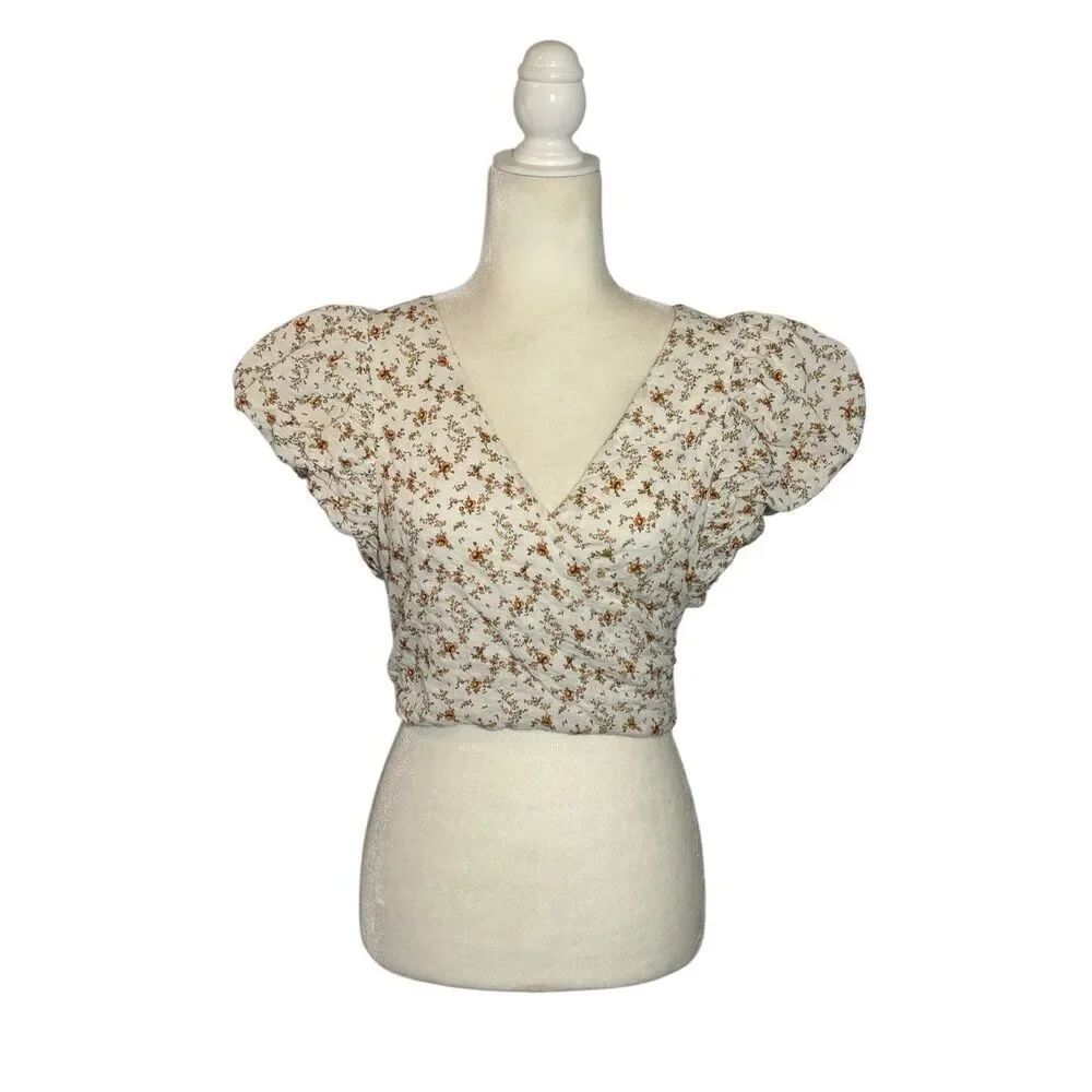 illa illa floral v-neck surplice crop top with puff sleeves - S